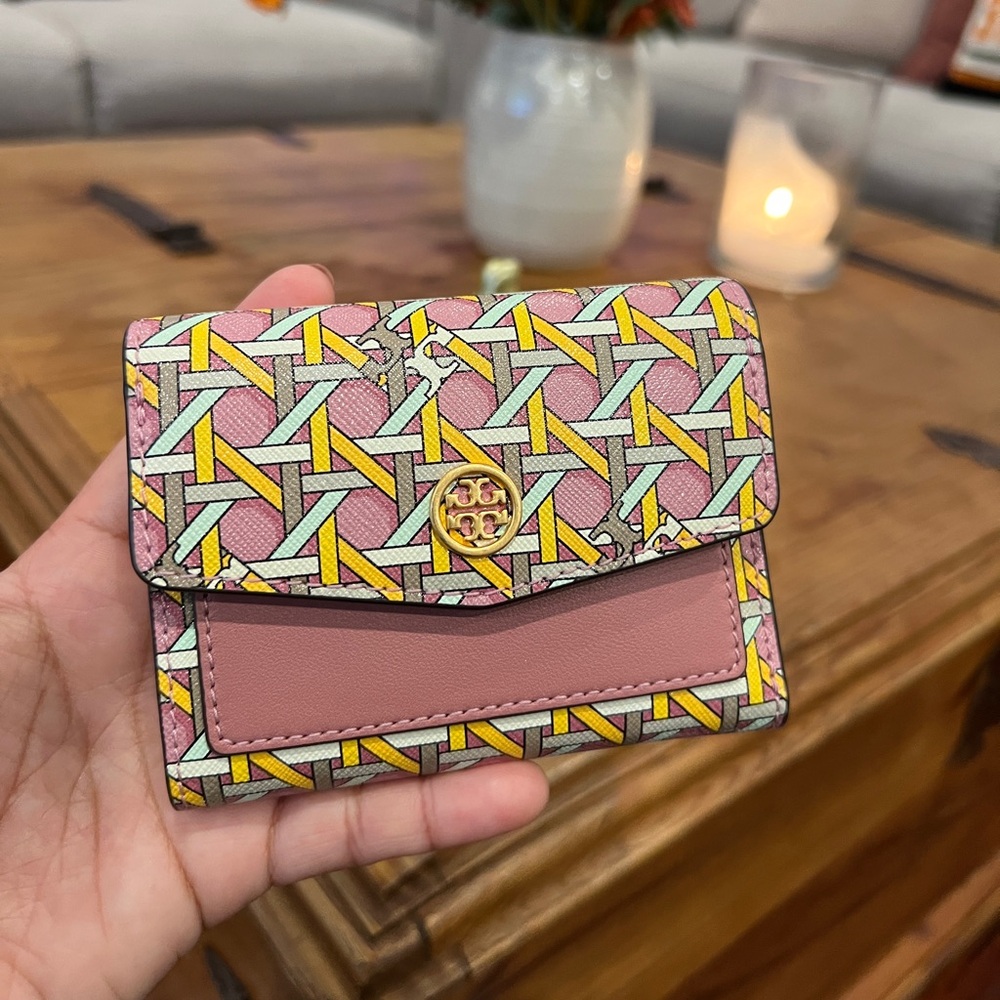 Tory Burch $158  Robinson Printed Mini Flap Wallet - Picture 14 of 17